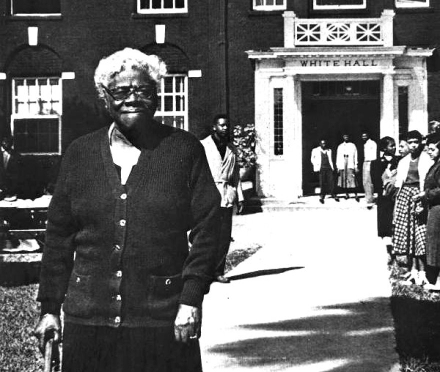 Mary McLeod Bethune in front of college