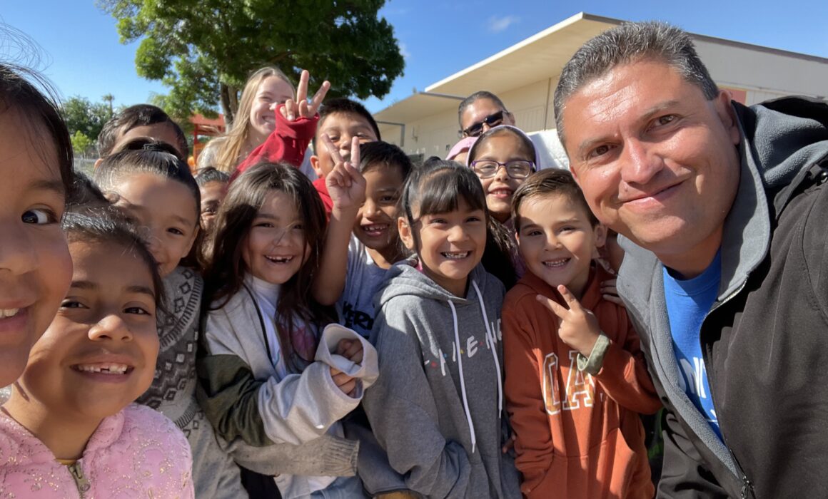 Los Banos elementary school teacher Sergio de Alba and students