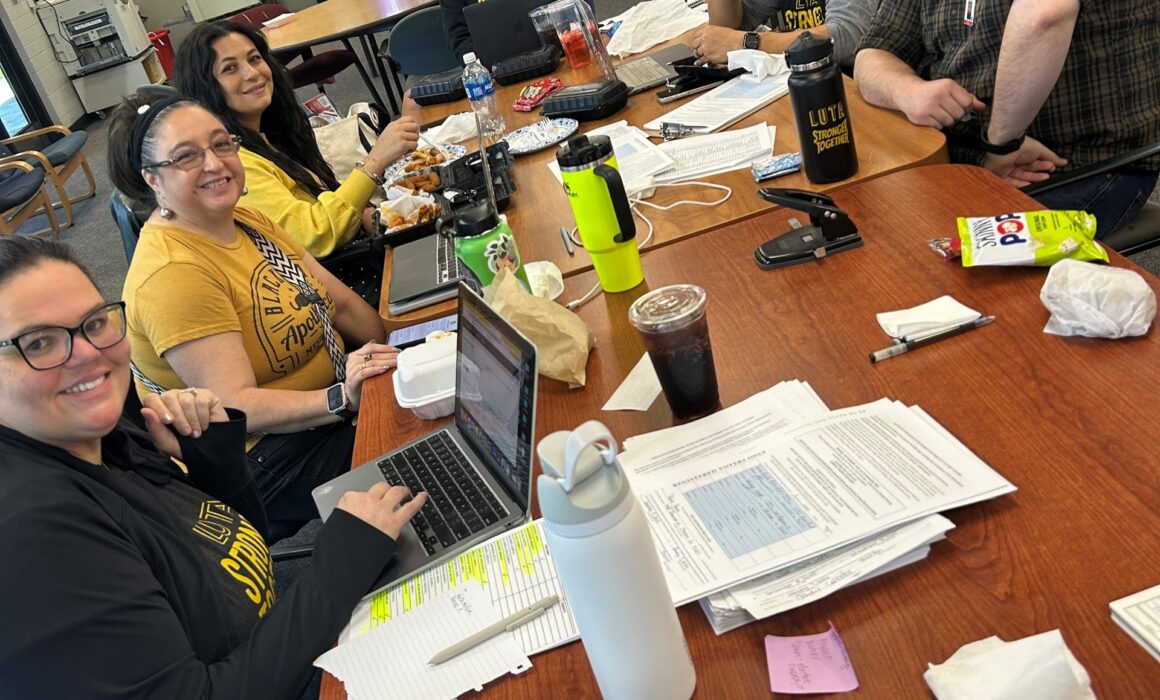 LUTA organized a signature-gathering site blitz at Lincoln High School, its largest site. Leaders met with members during prep periods and lunch to talk about Prop. 55 and collect signatures.