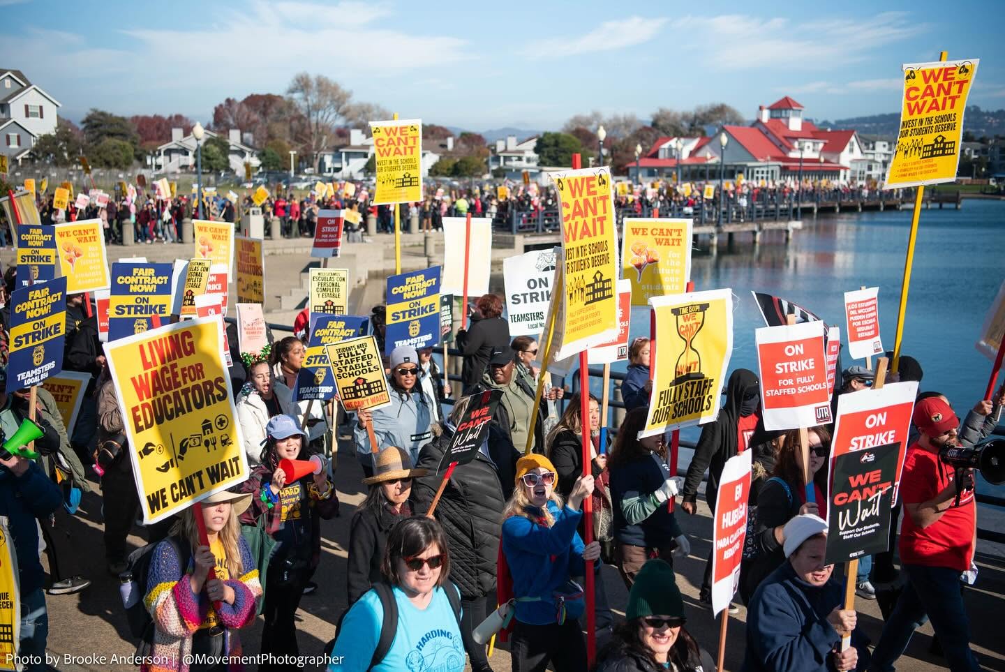 As far as the eye can see: UTR members and supporters on strike.